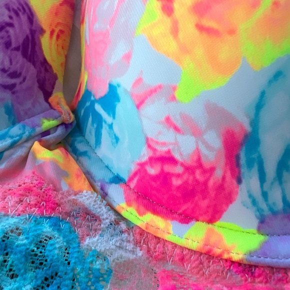 Pink Victoria’s Secret Push Up Bustier with Roses and Lace Underwire Bra 34D - Picture 2 of 8